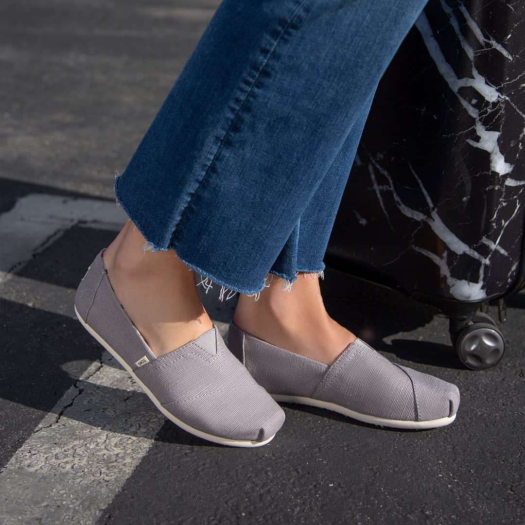 トムズシューズのインスタグラム：「For go-getters and globetrotters. Where have you taken your TOMS?」