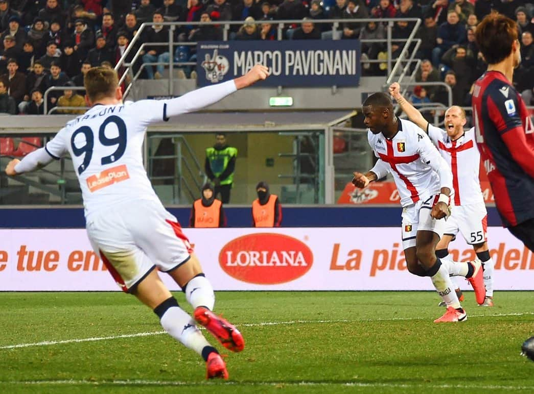 ジェノアCFCさんのインスタグラム写真 - (ジェノアCFCInstagram)「⚽️ VITTORIA! Grinta e voglia di portarla a casa: 3️⃣-0️⃣. 🔴🔵 #BolognaGenoa」2月16日 4時11分 - genoacfc