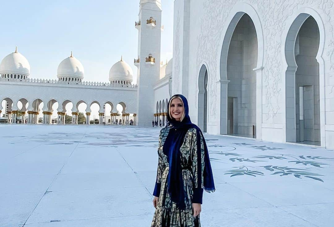 イヴァンカ・トランプさんのインスタグラム写真 - (イヴァンカ・トランプInstagram)「The Sheikh Zayed Grand Mosque; a masterpiece of modern Islamic architecture and design. . . 📷: AP」2月16日 4時31分 - ivankatrump