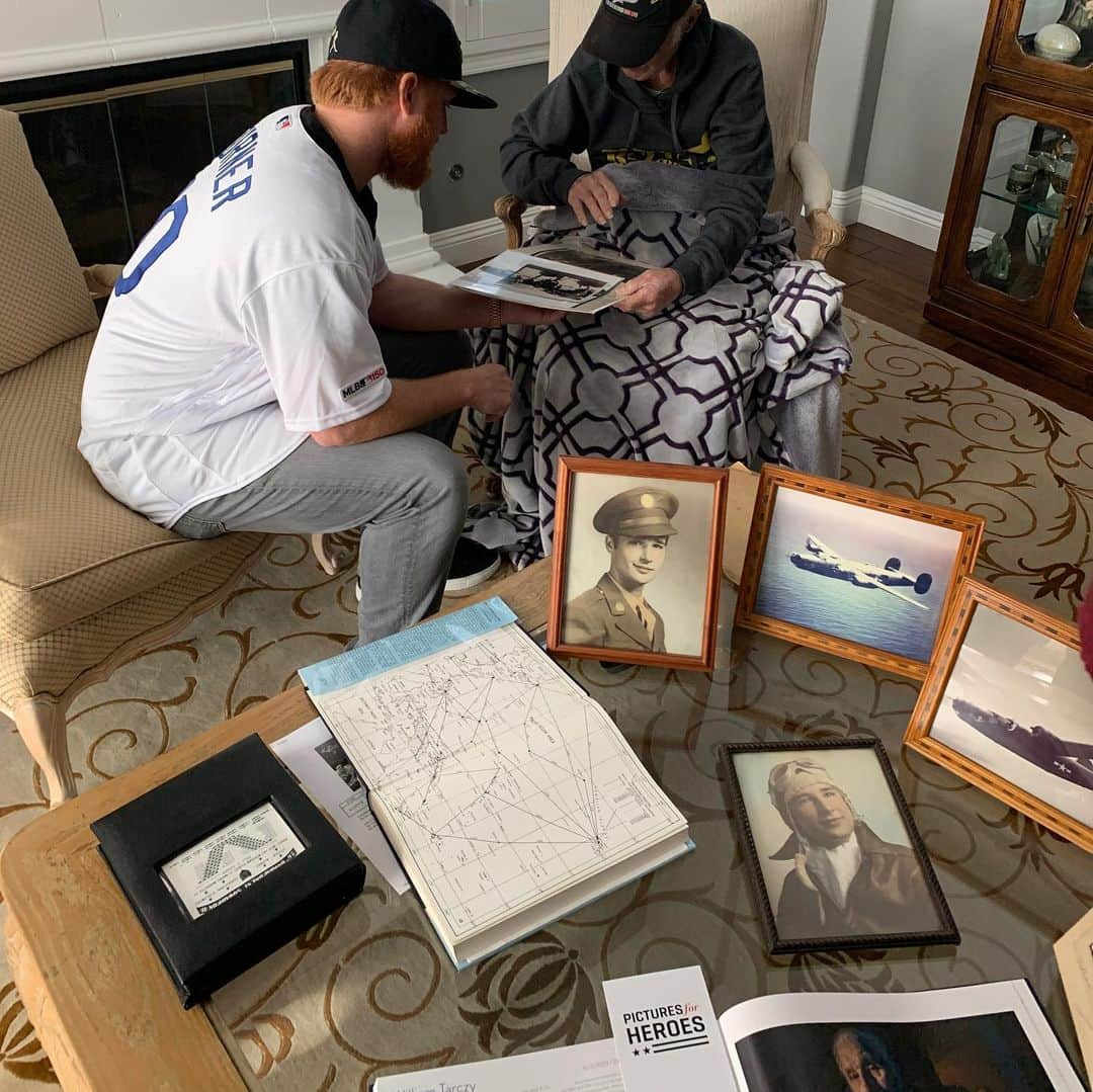 ジャスティン・ターナーさんのインスタグラム写真 - (ジャスティン・ターナーInstagram)「#RIP Sgt William Tarczy. Thank you for your service and for letting me into your home to hear your incredible stories. #WWIITailGunner #MilitaryHero #KLucyII」2月16日 10時22分 - redturn2