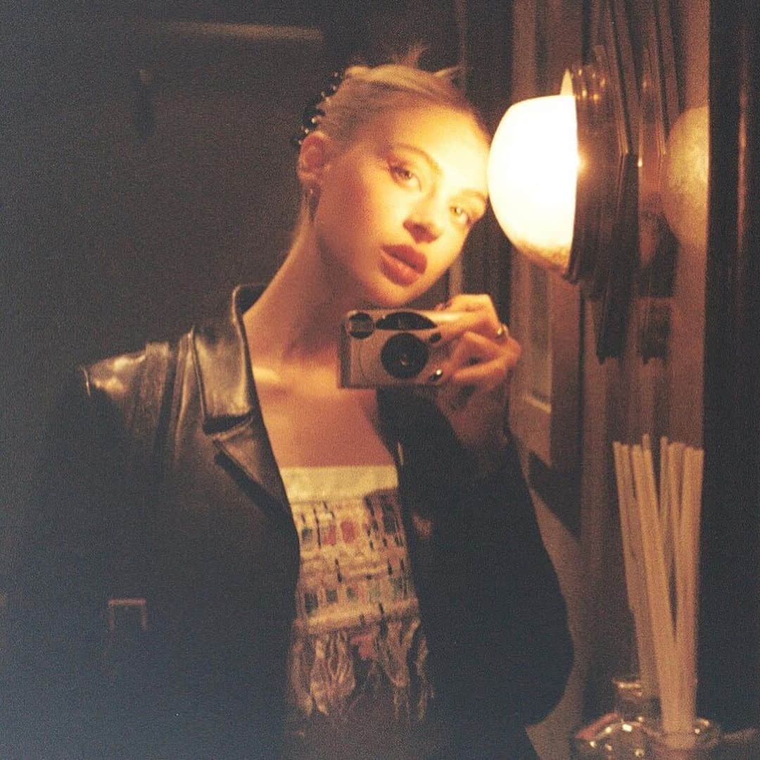 ニコラ・ペルツのインスタグラム：「i love my mom」