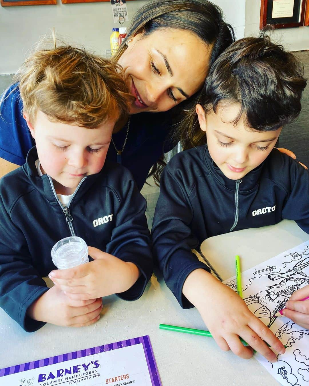 ジョーダナ・ブリュースターさんのインスタグラム写真 - (ジョーダナ・ブリュースターInstagram)「The closest my boys will ever get to going to boarding school #mamabear #aintgonnahappen @atalantathetis」2月16日 6時43分 - jordanabrewster