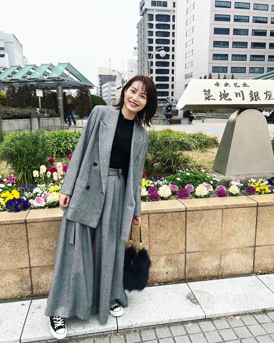 のインスタグラム：「@ezumi.official 🧥 @coomb_official 👜  首もとにはクレベリン。 ☀️☀️☀️」