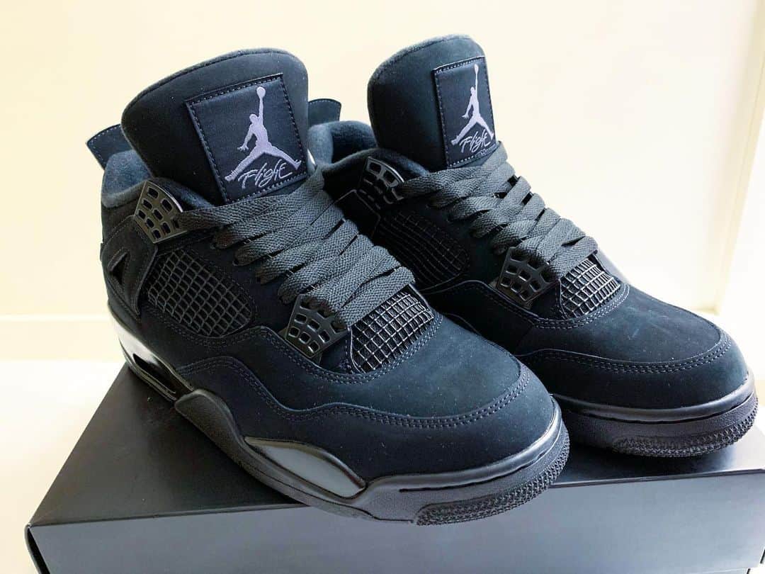 のインスタグラム：「New kicks.﻿ Once-in-a-lifetime chance.﻿ ﻿ #NIKE #AirJORDAN  #JORDAN4 #JORDAN #flight #BLACKCAT #Hawaii #Waikiki #footlocker」
