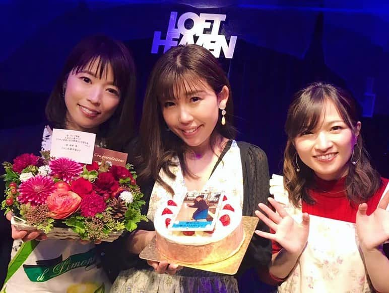 中村愛さんのインスタグラム写真 - (中村愛Instagram)「🎂♡ ・ ・ ・ サプライズで誕生日も🎂お祝いしてもらっちゃいました。 ファンの粋な計らいありがとう！ムロリンからのパンツの🩲プレゼント🎁もありがとう🙏笑 こんなに沢山の方が来てくれました⭐️ お時間割いていただきありがとうございます！ #なんでケーキの写真これなん？笑 #五郎丸ポーズ  #ピアノ久々弾きたい #センスないけど」2月16日 7時19分 - nakamuramura_ai