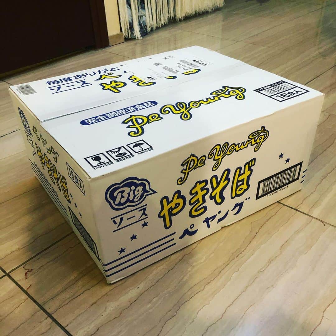 田中秀幸のインスタグラム：「箱買い。」