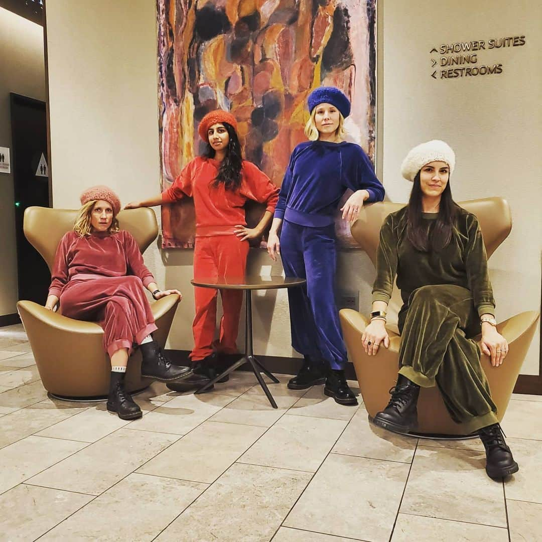 クリスティン・ベルさんのインスタグラム写真 - (クリスティン・ベルInstagram)「Coordinating #kondi at the airport! The only way to travel. @suziekondi @mollser @mlpadman @amyhansen31」2月16日 7時50分 - kristenanniebell