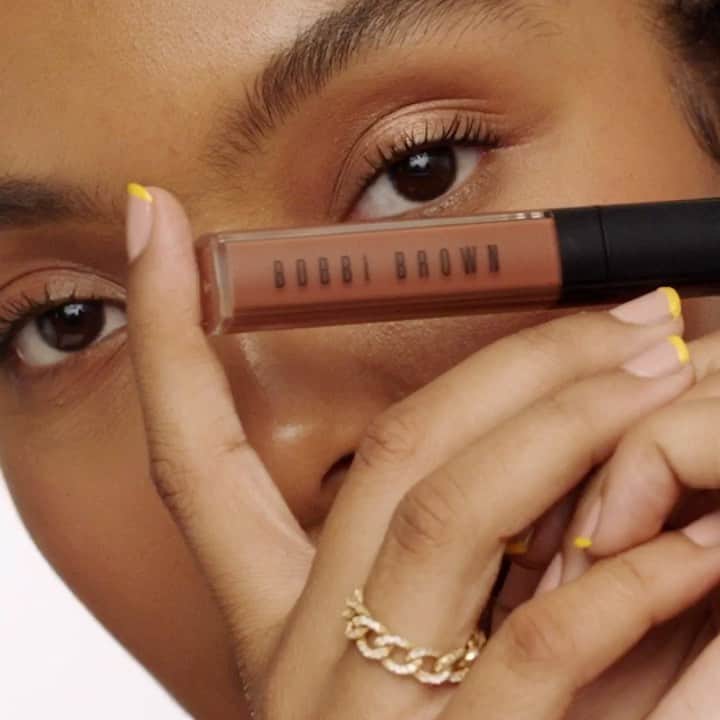 のインスタグラム：「“I wear a nude lip almost every day. This is my go-to.” - @yarashahidi #BBGirlCrush - Yara's go-to nude was also a top choice at #NYFW:  Crushed Oil-Infused Gloss in Forever Chill - #BobbiBrown #YaraShahidi #CrushedLipColor #LipGloss #GlossyLips #HydratedLips #LipGoals #NudeLip #NudeLipColor」
