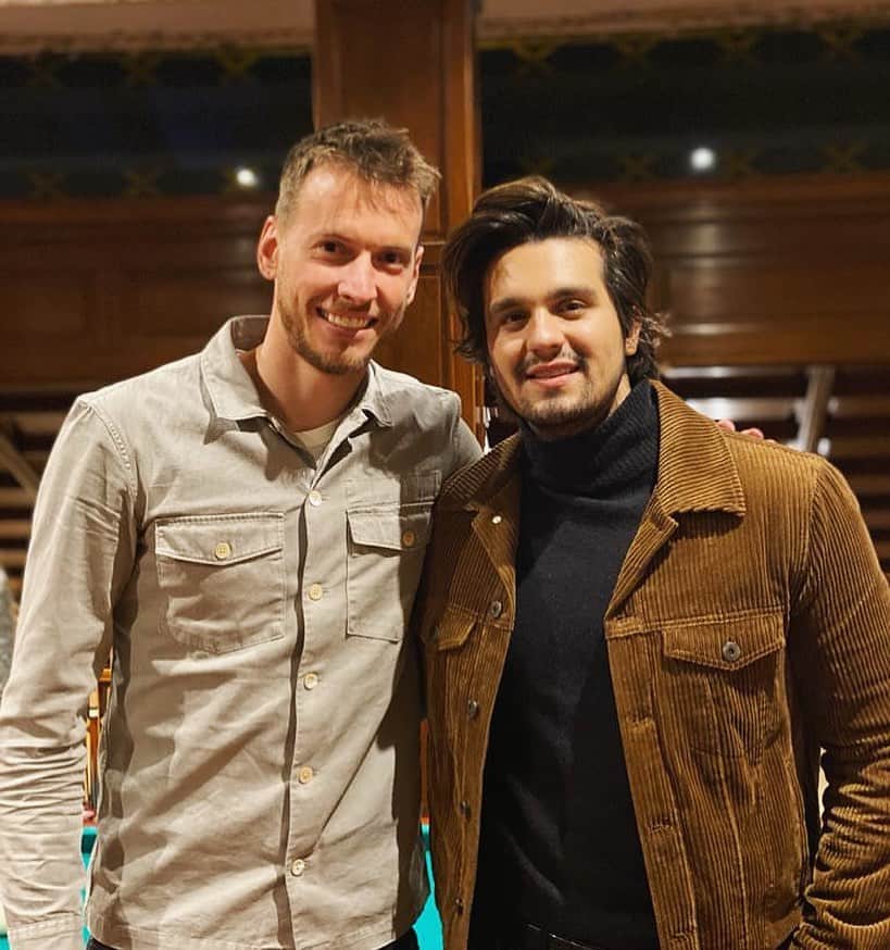 ノルベルト・ムラーラ・ネトのインスタグラム：「Prazer te conhecer meu mano @luansantana sucesso sempre!」
