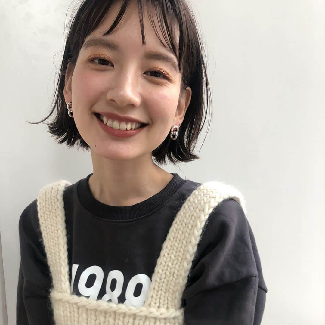 LALA公式さんのインスタグラム写真 - (LALA公式Instagram)「ボブヘアカタログ＊﻿ ﻿ LALA official スタイリスト：﻿ 國武 さゆり @petite_kuni (drive for garden)﻿ ﻿ ﻿ ヘアスタイル詳細（スタイリング方法、オーダー方法、メニュー、料金、施術時間）は、プロフィールTOPのリンクからご覧ください。 ﻿ ﻿ —————————————————— ﻿ ﻿ 2018.2月OPEN！！﻿ LALAは、厳選した美容師だけを掲載するヘアカタログメディアです。﻿ ﻿ 技術、センス、サービスにこだわるプロフェッショナルが、毎日のサロンワークでお客様に提案するリアルなヘアスタイルを掲載しています。﻿ ﻿ あなたの魅力を引き出す運命の美容師をみつけてください。﻿ ﻿ サイトはプロフィールのリンクからご覧ください。﻿ ﻿ —————————————————— ﻿ ﻿ ▶︎掲載をお考えのサロン様、スタイリスト様へ LALAサイト内、一番下にある「掲載をお考えの方へ」からお問い合わせください。﻿ ﻿ ▶︎インスタ内でヘアスタイルの紹介をご希望される方へ﻿ @lala__hair #lala__hair をフォロー&タグ付けください📌厳選して紹介させて頂きます。﻿ ﻿ ﻿ ——————————————————﻿ ﻿ ﻿ ﻿ ﻿ #切りっぱなしボブ #ミニボブ #ボブ  #ショートボブ #ボブアレンジ #ボブスタイル #ボブヘアー #外ハネ #シースルーバング #ワンレンボブ#前下がりボブ #前髪 #短め前髪  #外ハネボブ #髮型 #髮型屋 #髮型設計 #发型 #短髮 #日系髮型 #女生髮型 #女生短髮 #염색 #헤어 #단발 #bob #복구펌 #짧은머리 #숏컷」2月16日 19時36分 - lala__hair