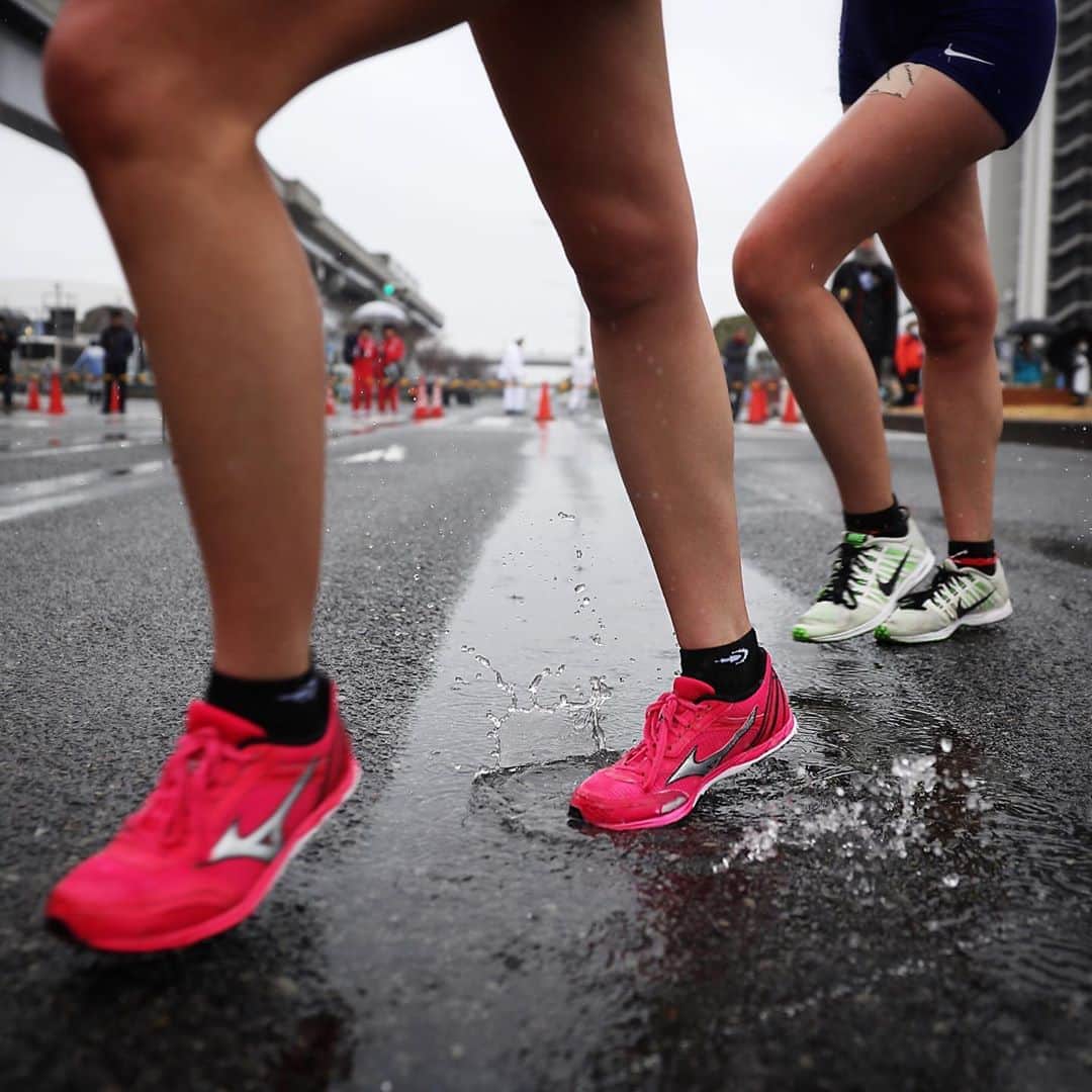 日本経済新聞社さんのインスタグラム写真 - (日本経済新聞社Instagram)「陸上の日本選手権20キロ競歩が16日、神戸市で行われました。雨が降る中、選手たちは激しいレースを繰り広げました＝小幡真帆撮影 #tokyo2020 #nikkei_tokyo2020 #東京五輪 #競歩 #racewalking」2月16日 18時10分 - nikkei