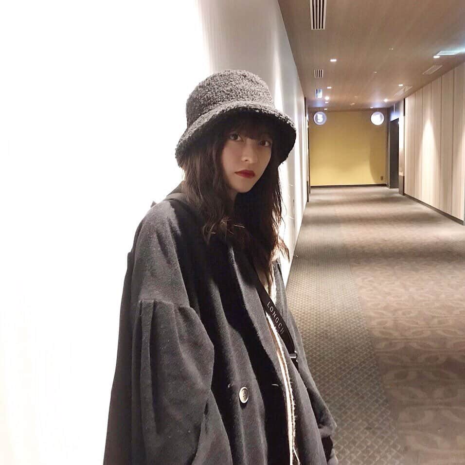 斉藤瑞季のインスタグラム：「帽子あったかいな。  #ブラックコーデ」