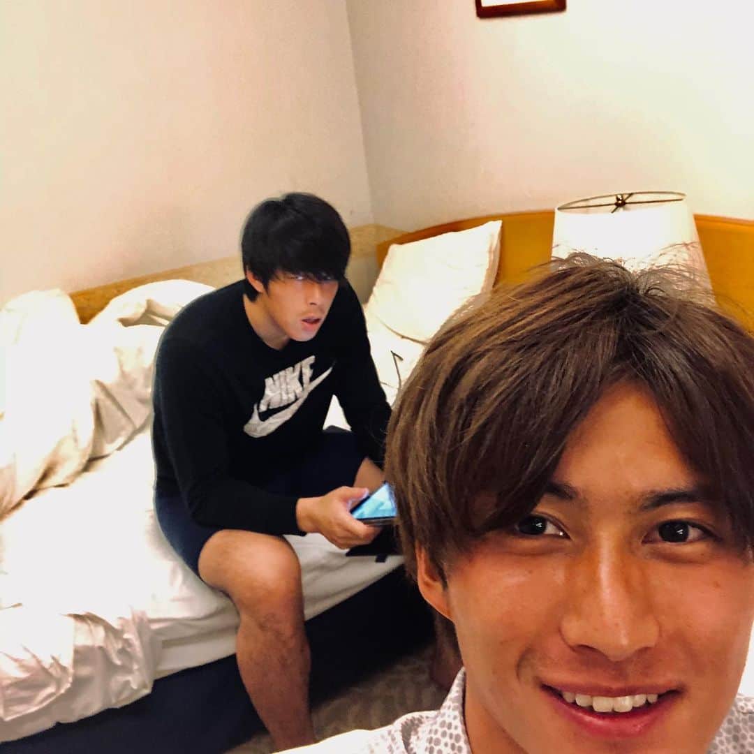 摂津颯登のインスタグラム：「鹿児島での同部屋はクシくんでした。 お世話になりました。 #鹿児島#霧島#相当睨みきかしてる#モンテディオ山形#櫛引政敏#摂津颯登」