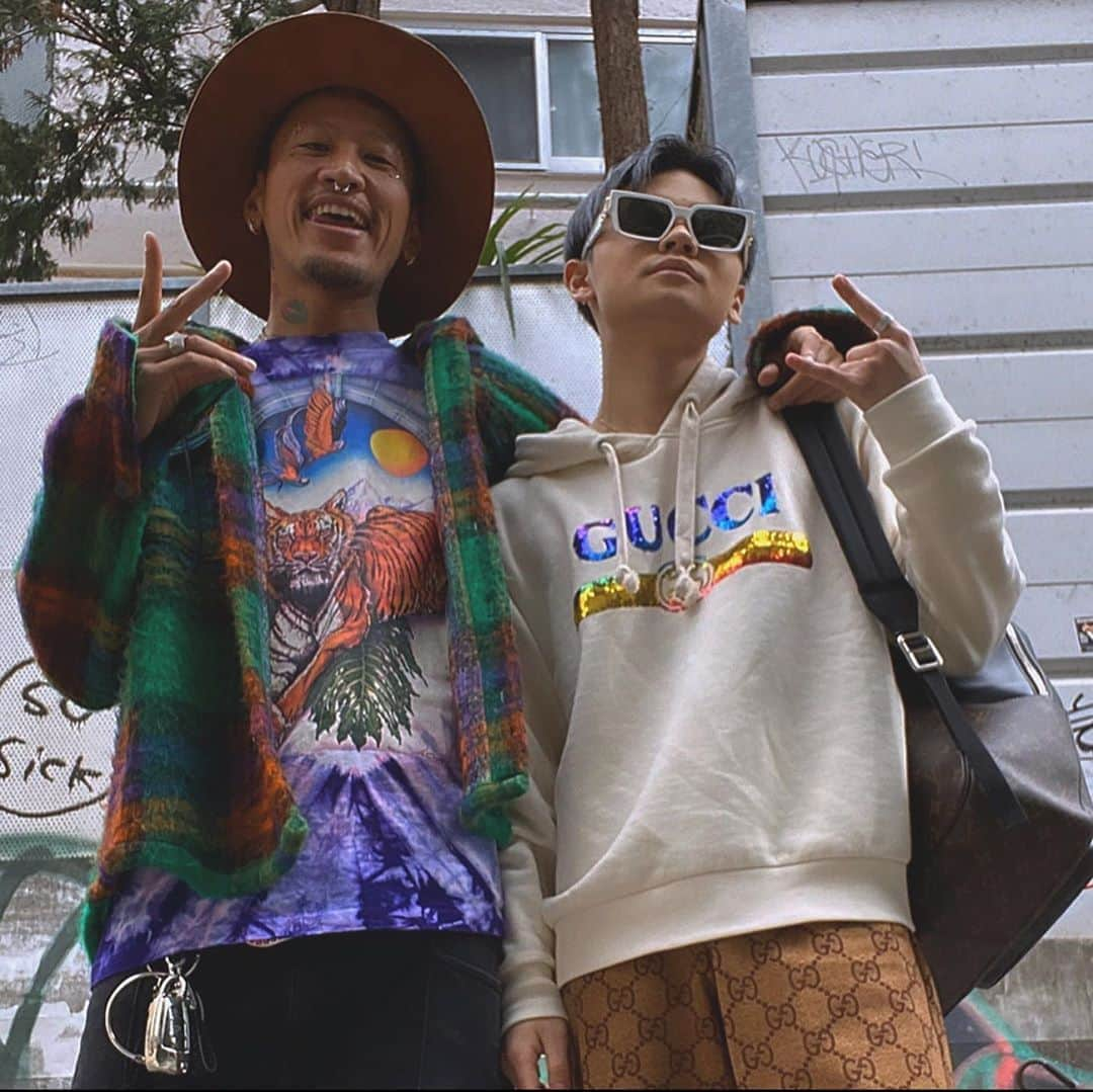 戸田英志のインスタグラム：「CREAM - Staxx T × 戸田英志 @staxxt_cream × @toda_eishi  _ #CREAM #staxxt  #クリーム #rap #rapper #ラップ #ラッパー  _ #louisvuitton  #supreme #louisvuittonsupreme  #supremelouisvuitton  #supremeswarovski  #swarovski  #offwhite  #easyboost  #gucci  #シュプリーム #ルイヴィトン #シュプリームルイヴィトン #シュプリームスワロフスキー  #オフホワイト #高校生社長 #戸田英志 #起業家 #自己啓発 #ビジネス #Business #TikToker #ティックトッカー #youtuber」