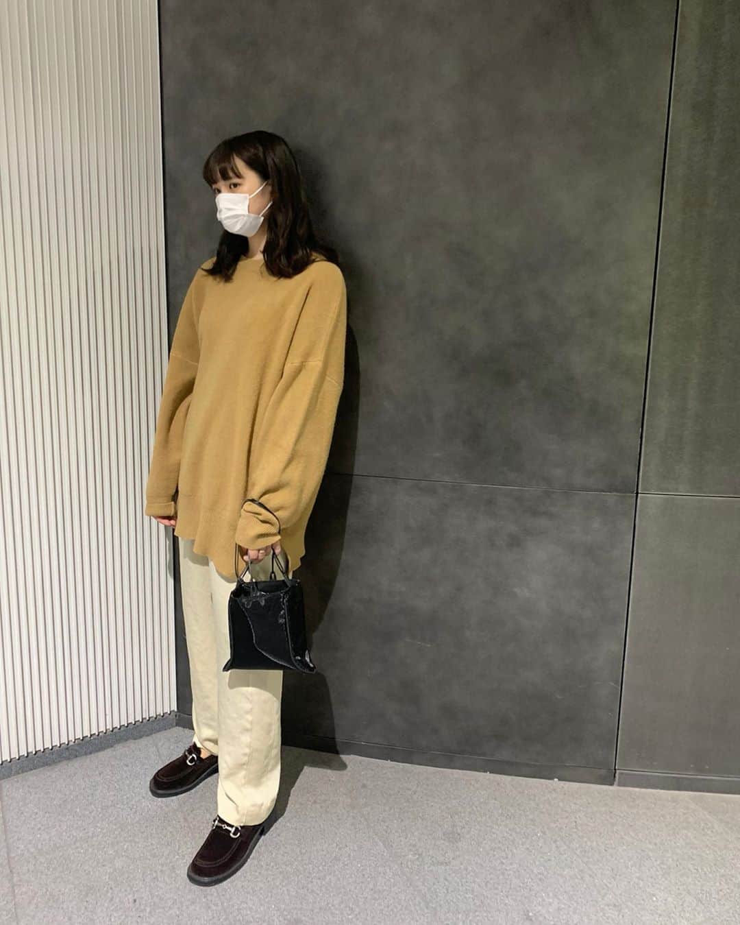 木村なつみさんのインスタグラム写真 - (木村なつみInstagram)「珍しく明るいパンツを履いたら案の定クリーニング行きに、、靴墨って落ちないぽくて悲しいな きょうもタグしたよ🏷」2月16日 18時44分 - natsumi__kimura