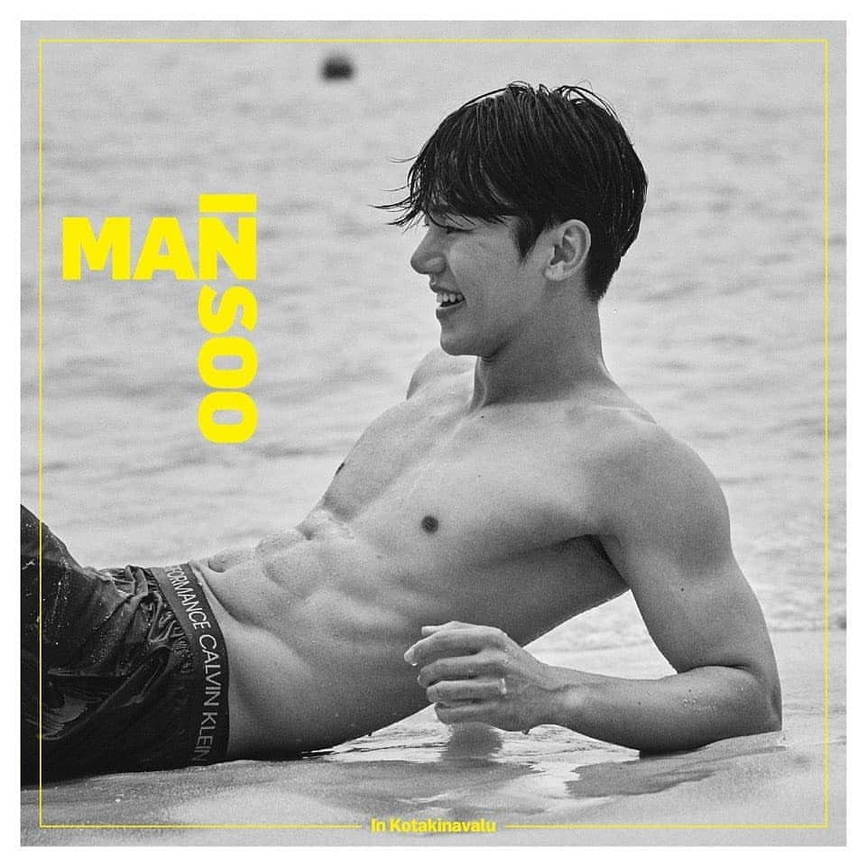 のインスタグラム：「📢MYNAME INSOO写真集「MAN INSOO」先着順2次予約販売開始❗どの部も残りわずかとなりました📚是非この機会をお見逃しなく✨3/14（土）東京、3/21（土）大阪、3/22（日）東京、3日間の特典会にてインスと楽しい時間を過ごしましょう🙌💕﻿﻿ ﻿﻿ ☺詳しくは公式サイトをチェック✔﻿﻿﻿ http://myname-mobile.com﻿﻿﻿ ※締切:2月26日(水)23:59まで﻿﻿﻿ #ManInsoo #myname #insoo #インス」