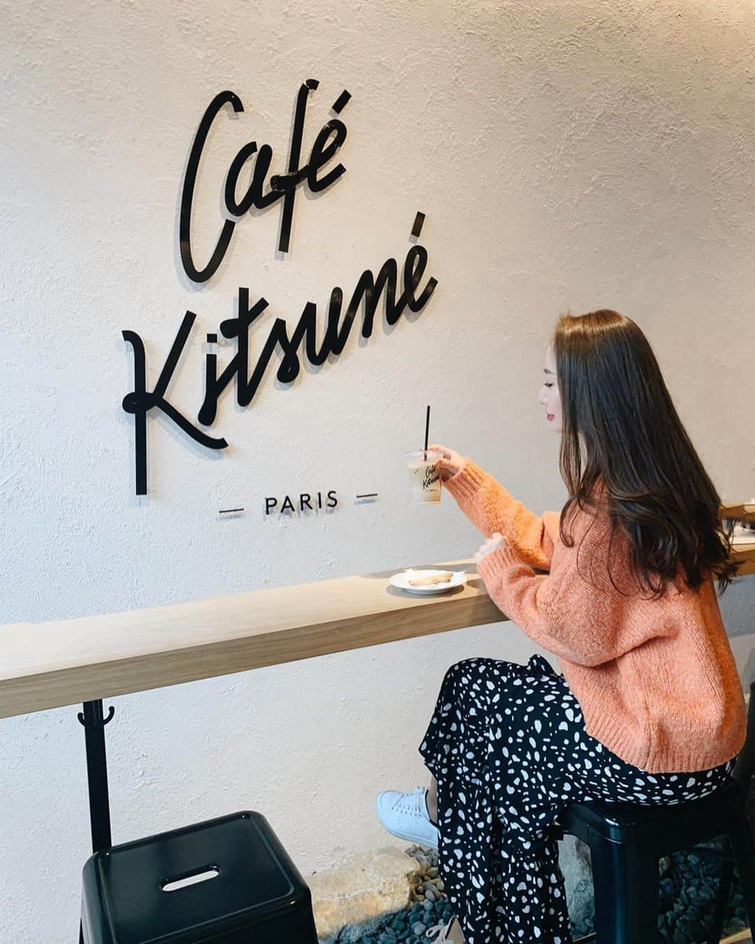 李 雨瀟さんのインスタグラム写真 - (李 雨瀟Instagram)「週末カフェ部☕️ @cafekitsune . #tops #titivate #ティティベイト #skirt #duras #デュラス 春スカートをニットに合わせて着てみました♡ . . #yuxiao_outfits #outfits #ootd #fashion  #160cm #160cmコーデ #outfitoftheday #weekend #cafe #cafekitsune  #maisonkitsune #カフェキツネ #🦊」2月16日 19時10分 - yuisho_ri