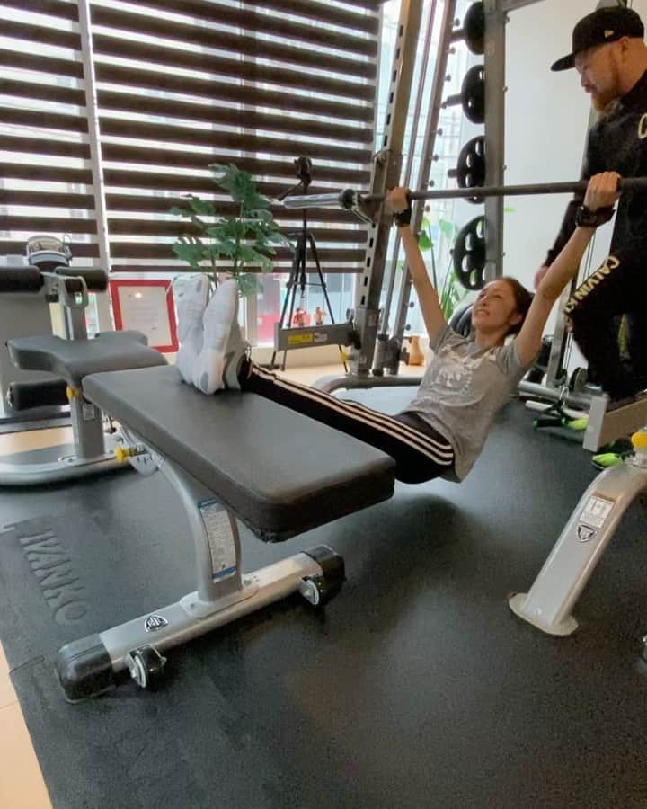 のインスタグラム：「今日もトレーニング行けた☺️ 久しぶりにビーストさんにトレーニングしていただきました #gym #トレーニング　#パーソナルトレーニング  #workout  #ワークアウト　#筋トレ　#diet #bodymake  #ダイエット  #筋トレ動画  @beast.murayama  #熊切あさ美　#サプリ　#シトリックアミノ　@infocitricamino」