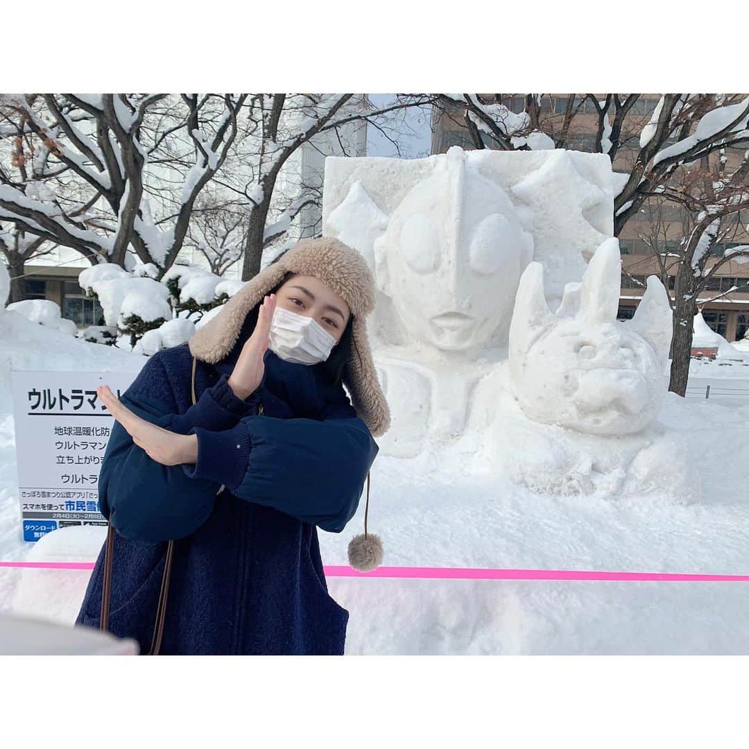 松浦雅のインスタグラム：「雪まつりにウルトラマンがいましたよ❄️ . #雪まつり #さっぽろ雪まつり #札幌 #北海道 #ウルトラマン #ウルトラマンオーブ ではないけど🙋🏻‍♀️ #夢野ナオミ」