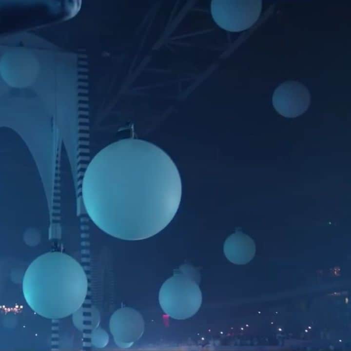 Sensationのインスタグラム：「Who’s still loving the moment when we played this Faithless classic? 🙌​⠀ ​⠀ Only 1 week until our Club Member Sale ends. Those, who didn't pre-register as a member, will get their turn during our Regular Ticket sale, starting February 25th, 12:00 CET.​⠀ ​⠀ Tickets via link in bio.⠀ ⠀ #BeyondSensation #Sensation #SensationWhite #Amsterdam #AmsterdamArena #JohanCruijffArena #musicfestival #bepartofthenight #dressinwhite #festival #celebratelife #faithless #Icantgetnosleep」