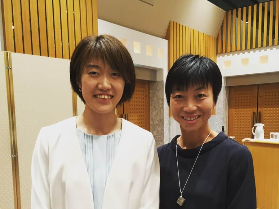 我孫子智美さんのインスタグラム写真 - (我孫子智美Instagram)「同志社大学体育会陸上競技部  創部100周年記念式典  会長の宮川さんが挨拶で仰っていた『言うこと聞かない問題児』は自分のことだと思っていますが(ごめんなさい笑)  この繋がりの中にいられることが嬉しいです  創部100周年おめでとうございます  #同志社大学陸上競技部  #100周年」2月16日 19時29分 - tomomomiabiko