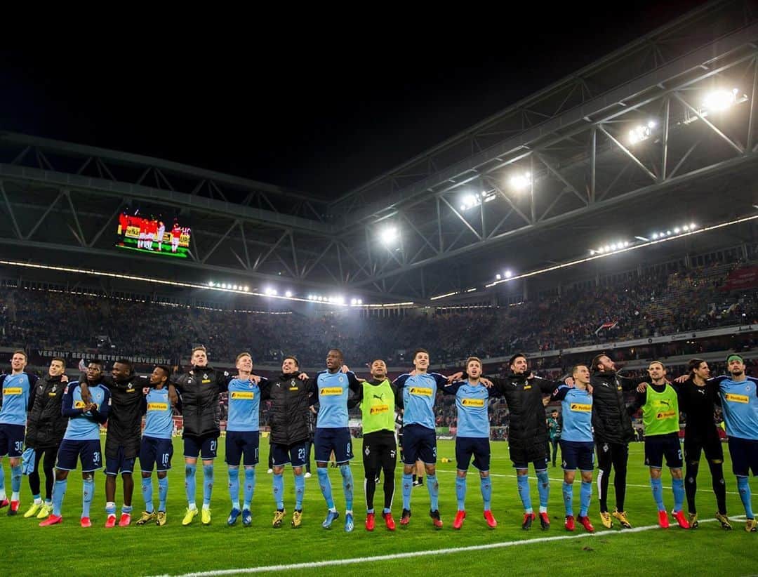 のインスタグラム：「Bravo Männer 👏🏼👏🏼👏🏼 Bravo Fans 🤝🤝🤝 @borussia 🐎🐎🐎」