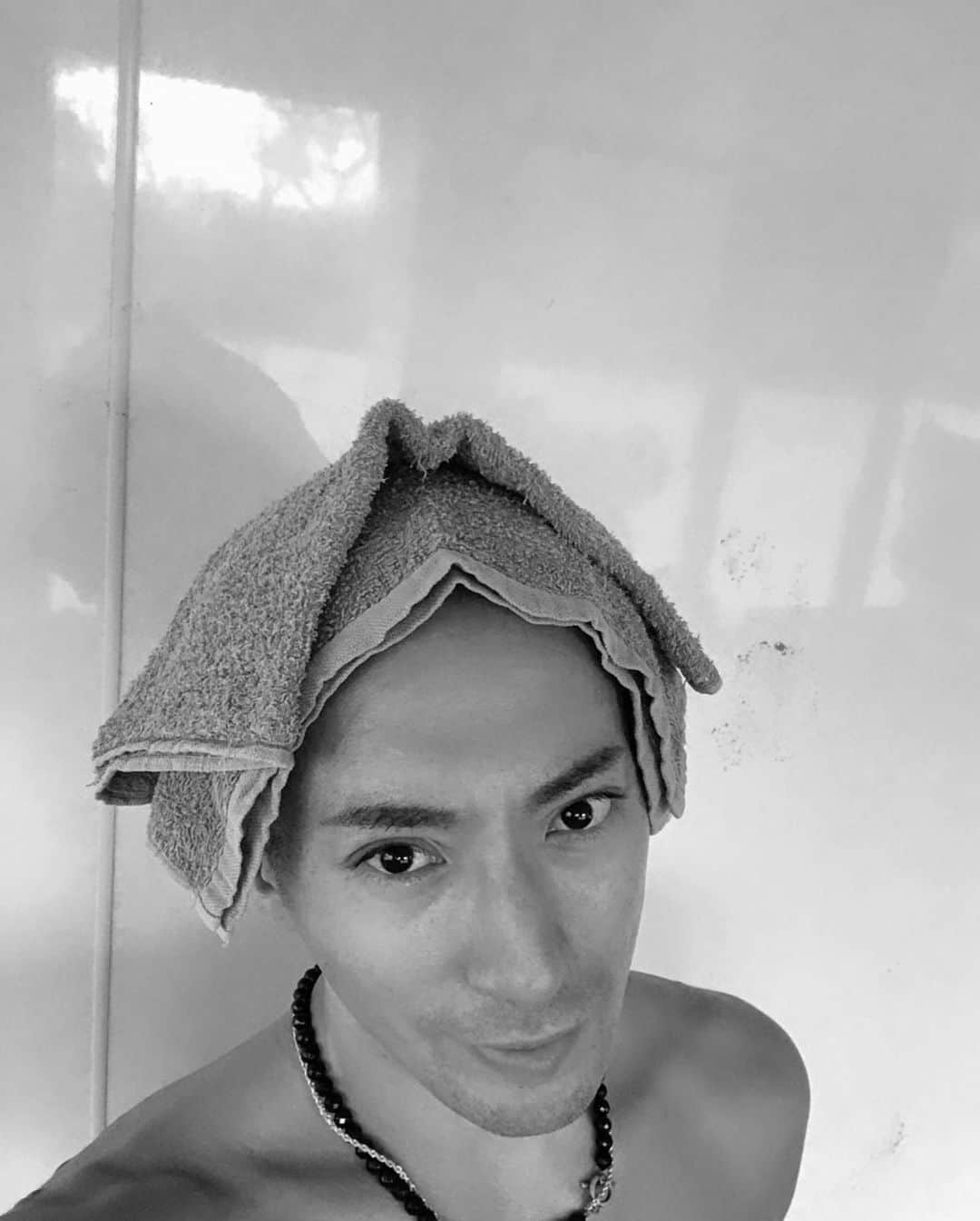 市川海老蔵 （11代目）さんのインスタグラム写真 - (市川海老蔵 （11代目）Instagram)「Ended up coming to enzyme bath again😊🎶 Felt quite chilly so.  It’s a season to be watchful not to weaken my immune system. * 結局きました😊🎶 なんか寒かったので、 免疫落とさずに いないとアカン季節です。  #市川海老蔵 #海老蔵 #成田屋 #歌舞伎 #ABKAI #ABMORI #ebizoichikawa #ebizo #kabuki #thunderparty #theater #theaterarts #actor #japan #classic」2月16日 11時20分 - ebizoichikawa.ebizoichikawa