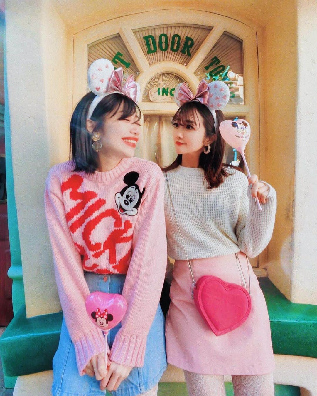 中島絢乃さんのインスタグラム写真 - (中島絢乃Instagram)「💘💘💘﻿ ﻿ ﻿ 妹(@nakajima_natsuki )が﻿ 召されそうになってたショット😇✨笑﻿ それを見つめる姉。笑 ぴかーん😇✨﻿ ﻿ ﻿ 次のバウンドも決めたから﻿ インパが楽しみだーーーっ！！👭❤️🔥﻿ 1.2週間ぶりなだけで久々に感じる🤣笑﻿ ﻿ ﻿ ﻿ ﻿ ﻿ ﻿ そしてそして﻿ ⚠️【告知です！】⚠️﻿ ﻿ ﻿ まだざっくりとした情報ですが、﻿ 2020年初の﻿ ＂#フリーマーケット＂﻿ やります！😍❤️﻿ ﻿ ---------------------﻿ 2/29  13：00〜16：00﻿ @恵比寿ガーデンプレイス 13F﻿ ﻿ 参加者﻿ ☑︎﻿ @nakajima_ayano . ☑︎﻿ @sweets__nano . ☑︎﻿ @erinko0315 . ☑︎﻿ @ichaaako . ☑︎﻿ @tomomi_0421 . ﻿ また注意事項など決まったら詳しく載せます！﻿ 良かったらあけておいてね！！😍❤️﻿ ﻿ ❤︎❤︎❤︎❤︎❤︎❤︎❤︎❤︎❤︎❤︎❤︎❤︎❤︎❤︎❤︎❤︎﻿ #disneysisters_jp #中島姉妹」2月16日 11時26分 - nakajima_ayano