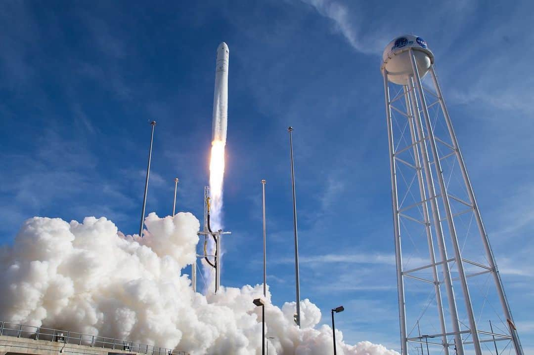 NASAさんのインスタグラム写真 - (NASAInstagram)「A Cygnus takes flight! 🦢 🚀 Northrop Grumman's Cygnus spacecraft launched today on a mission to deliver supplies to @iss.  Lifting off from our Wallops Flight Facility (@nasawallops) in Virginia, the spacecraft is carrying over 7,500 pounds of cargo and scientific investigations, including a new miniature scanning electron microscope,  a tissue and cell culturing facility and a study of the effects of microgravity on bacteriophages. On Tues., Feb. 18, it will arrive at the space station. Astronauts Andrew Morgan and Jessica Meir will use the Canadarm2 robotic arm to reach out and grapple the spacecraft.  Images Credit: NASA/Aubrey Gemignani  #launch #rocket #nasa #virginia #wallops #liftoff」2月16日 11時40分 - nasa