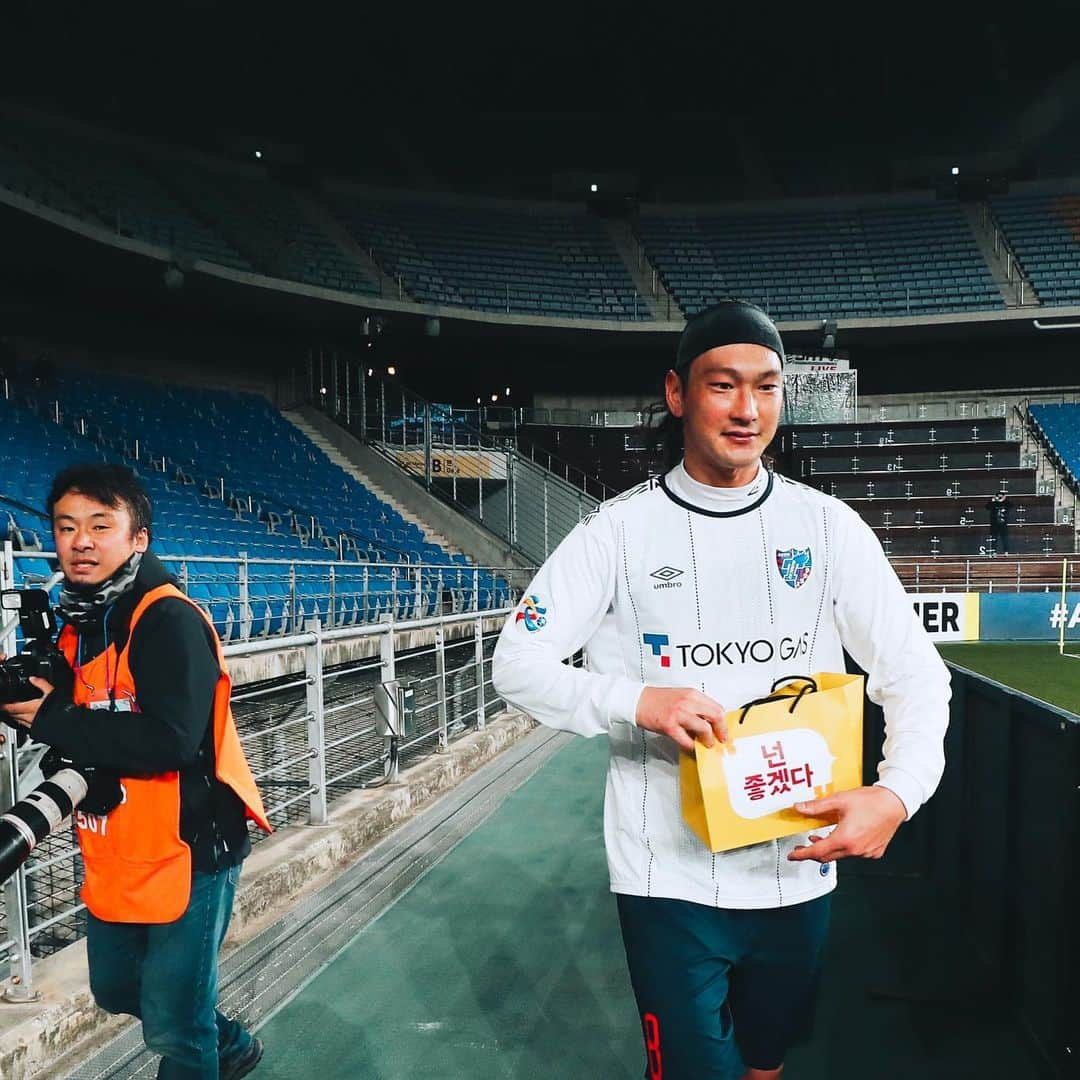 FC東京オフィシャルグッズさんのインスタグラム写真 - (FC東京オフィシャルグッズInstagram)「🇯🇵🗼 vs #蔚山現代FC いつでも。 どこでも。 頼りにされ、愛される存在。 @fctokyoofficial  #髙萩洋次郎  #FC東京 #AFCチャンピオンズリーグ2020 #acl #FC東京 #fctokyo  #tokyo」2月16日 11時49分 - fctokyoofficial