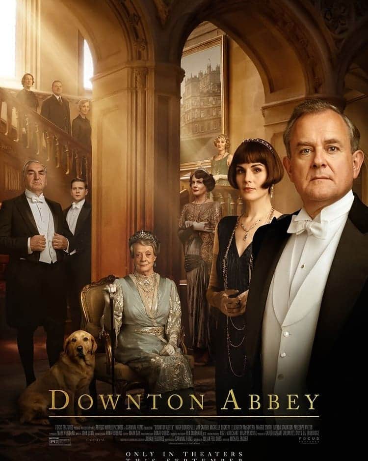 中村松江さんのインスタグラム写真 - (中村松江Instagram)「映画「ダウントン・アビー(原題 Downton Abbey)」を鑑賞。 2010年から2015年にかけて放送されたテレビシリーズ「ダウントン・アビー」の2019年の映画による続編です。 イギリス、ヨークシャーの架空のカントリー・ハウスであるダウントン・アビーを舞台に描かれる、貴族グランサム伯爵クローリー家とその使用人たちの人間ドラマ。 映画は1927年、ジョージ5世とメアリー王妃のダウントン・アビー訪問のエピソードを中心に展開します。 出演は、クローリー家グランサム伯爵ロバートにヒュー ・ボネヴィル 、グランサム伯爵夫人コーラにエリザベス・マクガヴァーン 、クローリー家の長女メアリーにミシェル・ドッカリー、先代グランサム伯爵夫人ヴァイオレットに、マギー・スミス等テレビシリーズファンにはお馴染みの顔触れです。 監督はマイケル・エングラー。 私はテレビシリーズの方は全て観ているわけではないのですが、家内と娘がこのテレビシリーズの大ファンのため、家のテレビに頻繁に映っているので、なんとなくはどんなお話かは把握してましたし、今回の映画は私のようなテレビシリーズに思い入れが無い人でも充分に楽しめる内容になっており、非常に興味深く観ることが出来ました。 何と言ってもマギー・スミスの存在感が圧倒的で、この英国の名女優の素晴らしさに感服。 他の出演者では今回初めて登場した ルーシー・スミス役のタペンス・ミドルトンが魅力的で印象に残りました。 あとテレビでお馴染みのテーマ曲が大スクリーンで流れるとファンでない私でさえ気分が高揚しましたね😄 テレビシリーズのファンは勿論必見、ファンでなくとも万人が楽しめる一作です👍 #歌舞伎　#中村松江 #ダウントンアビー #downtonabbey」2月16日 11時53分 - matsue_nakamuraofficial