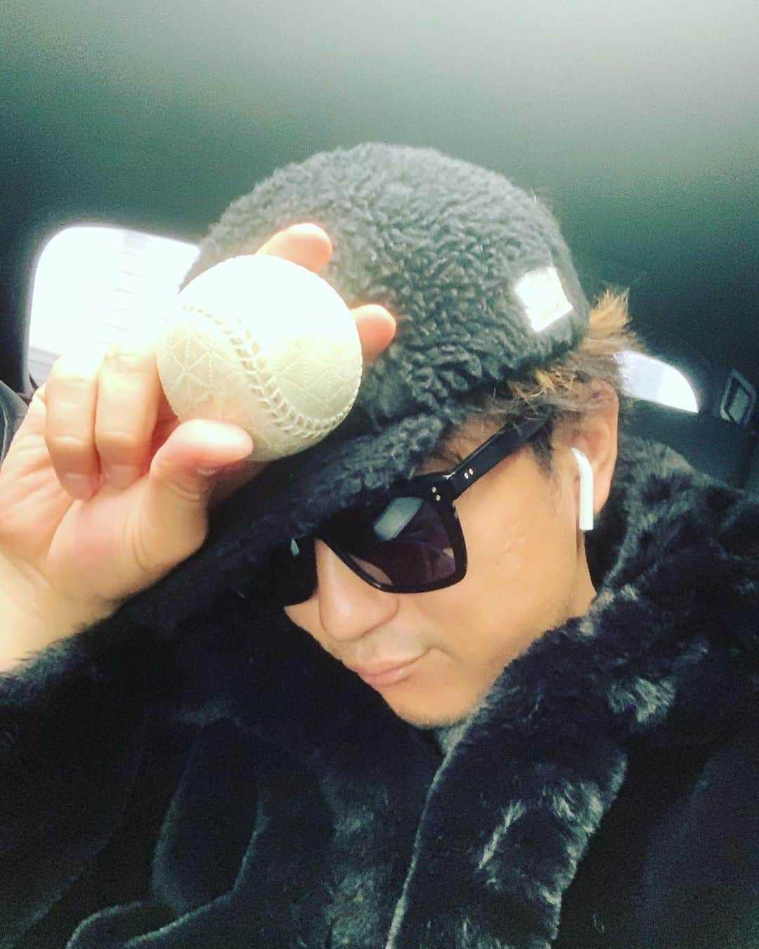 上地雄輔さんのインスタグラム写真 - (上地雄輔Instagram)「元気玉キャッチボール⚾️なんつて #遊助#リリースイベント #遊言実行 #越谷レイクタウン#おこしやす 昔⚾️試合した以来だな🙄いざ参る〜🏃‍♂️」2月16日 12時07分 - usk_kmj