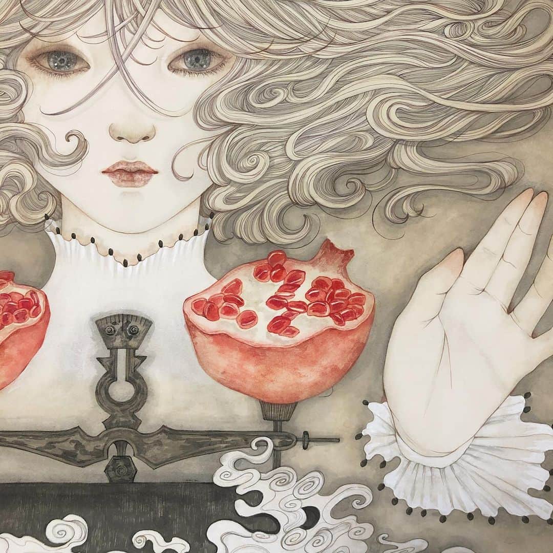 佐久間友香のインスタグラム：「detail 麻紙に墨、岩絵具 natural mineral pigments, Japanese ink ,on hemp paper . #illustration #art#japanesepainting#日本画#イラスト#アート#絵」