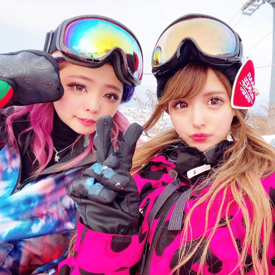 アンジェリカさんのインスタグラム写真 - (アンジェリカInstagram)「🏂💖💜 . スノボ楽しすぎた−‼︎ 上越国際行ってきた−笑 筋肉痛やばみ…笑寒いとおもってたけど暑いくらいだったからよかた−😌❤︎ . 帰りは温泉入って釜飯食べて充実でした−❤️ . 🏂💜💖 . #上越国際スキー場 #新潟 #スノボ #スノボコーデ #スノボーウェア #ピンク#セルフィー #bff #カラコン #ファッションコーデ #コーデ」2月16日 12時27分 - ange1115