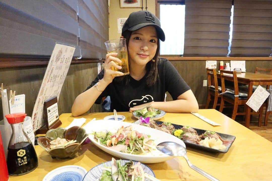 川島海荷さんのインスタグラム写真 - (川島海荷Instagram)「#彼女とデートなうに使っていいよ すこし古い…？ #さんぴん茶で乾杯　#宮古島」2月16日 12時28分 - umika_kawashima