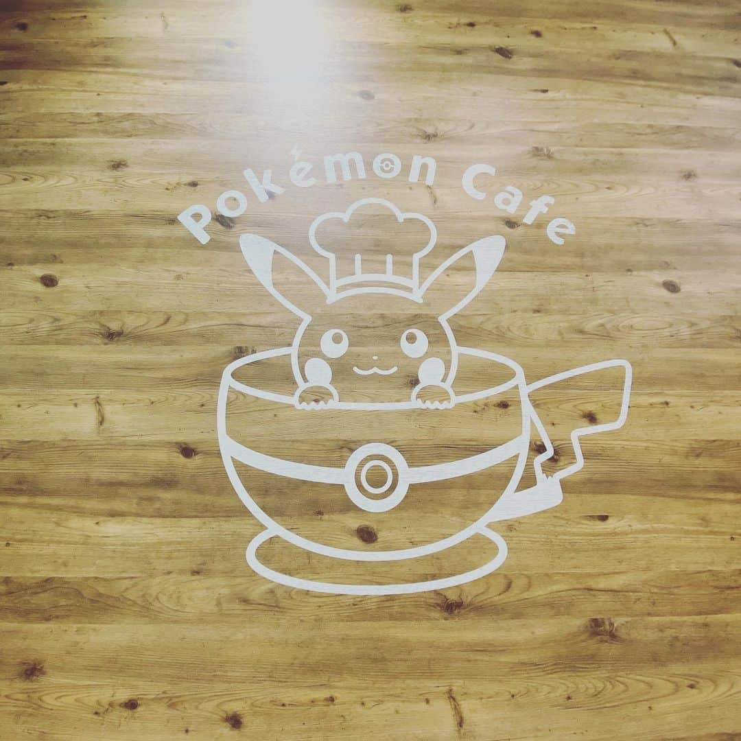 堀池真緒のインスタグラム：「先月 #ポケモンカフェ日本橋 行ってきたよ⚡️ #pokemoncafe #ポケモンカフェ #ピカチュウ #pikachu #モルペコ #ゲンガー #あやしいひかりスムージー #pokemon」