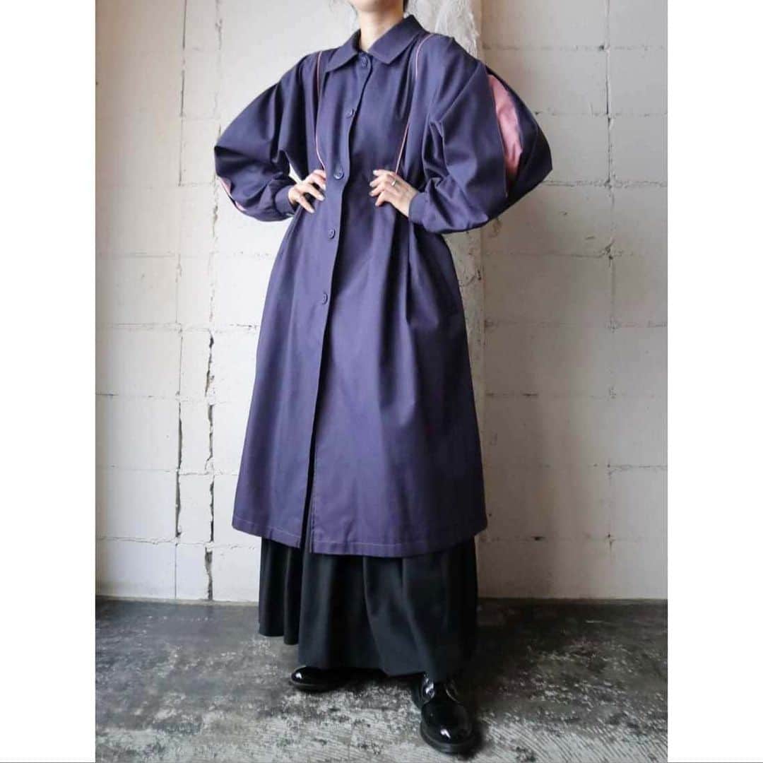 吉祥寺 古着屋 Orfeoのインスタグラム：「Vintage Design Coats  #orfeo #kichijoji #tokyo #vintage #used #fashion #coordinate #outfit  掲載商品のお問い合わせはメールにて承っております。コメント、DMでのお問い合わせは受け付けておりませんのでご了承ください。」
