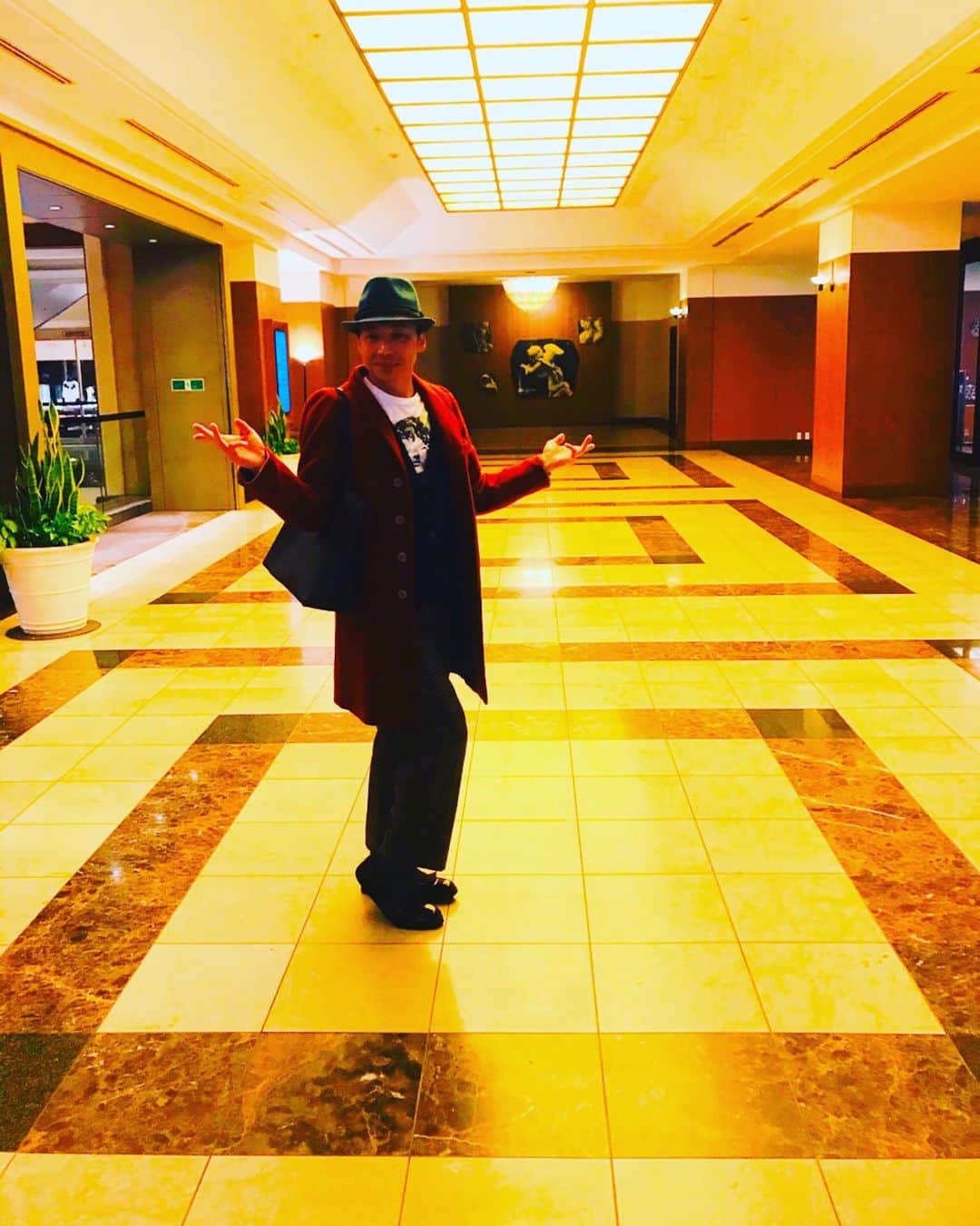 美川憲二さんのインスタグラム写真 - (美川憲二Instagram)「今日の会場入りして、ただいま、リハーサル終わりでお弁当タイムよ〜🍱😋🍴💕💕💕💕💕 #ロイヤルパインズホテル浦和  #今日のお仕事会場 #お弁当タイム #美川憲一 #美川憲二 #ものまね」2月16日 12時57分 - mikawakenji