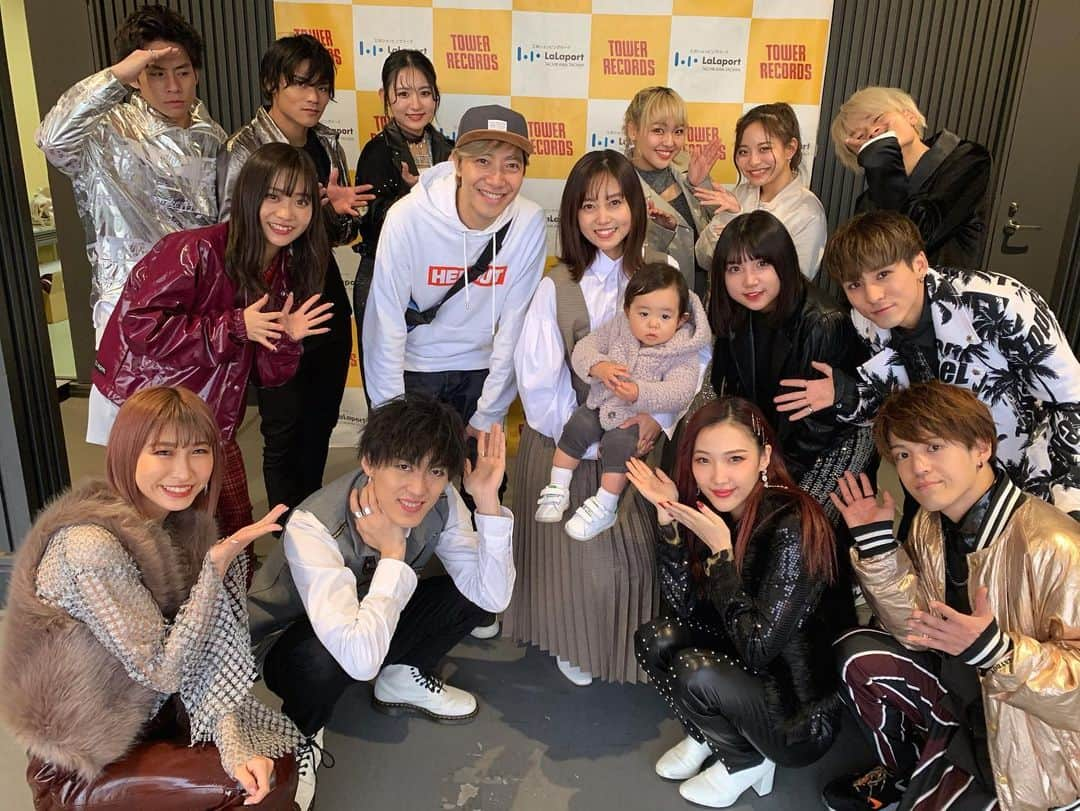 佐倉真衣さんのインスタグラム写真 - (佐倉真衣Instagram)「ついに#Re_Complex に会えた🧡💜💚 . 関西を中心に活動しているのでなかなか機会がなかったのだけど、やっと東京でライブしに来てくれました♡ 皆のことオーディションの時から見ているから頑張っている姿に感動しちゃう。お母さんみたいな気持ち😢 . っていうのを昨日うっかり直接伝えてしまったからたぶん気持ち悪がられたんですけど、とっても応援しているグループです✨ . ぜひyoutubeなどでチェックしてみて下さい！ 3月18日に発売の1stアルバムも楽しみ🌈 . #リーコンプレックス #リーコン#neogravity  #張り切って全員をタグ付けしております」2月16日 12時58分 - maitanaka20