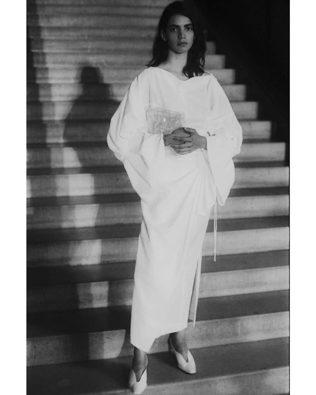 黒河内真衣子さんのインスタグラム写真 - (黒河内真衣子Instagram)「Floral Jacquard OHINERI Sleeves Dress - white #mamekurogouchi  #2020ss #mameembrace」2月16日 13時14分 - mamekurogouchi