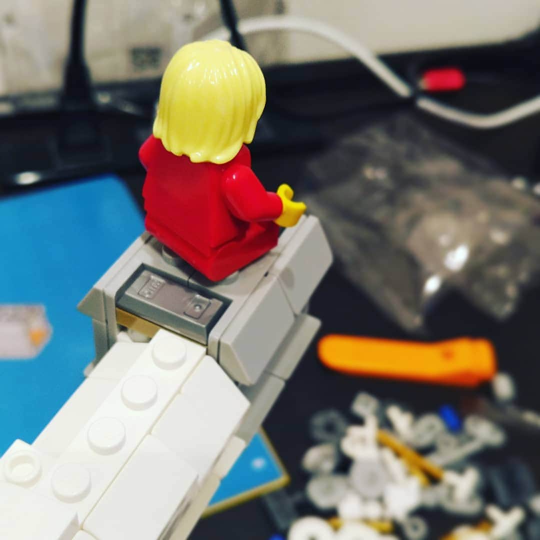 カズレーザーさんのインスタグラム写真 - (カズレーザーInstagram)「一番贅沢な時間の使い方  #ビジネスホテルで #黙々と #LEGOを組み立てる」2月16日 13時39分 - kazlaser