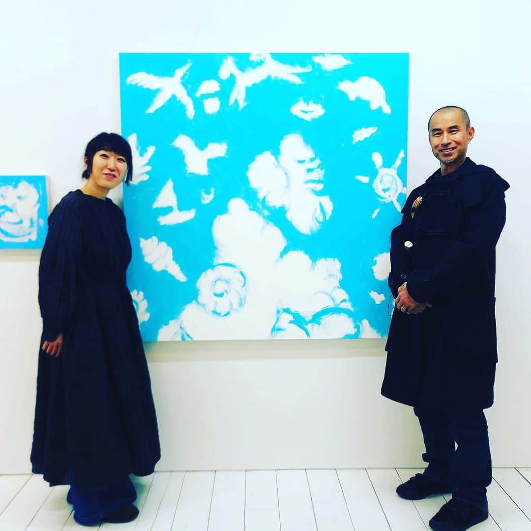 大宮エリーさんのインスタグラム写真 - (大宮エリーInstagram)「大自然の動物たち展 ハートのレオナ原画展  20時までやってます わたしは18時過ぎに1時間くらい顔だします〜  絵を見てもらうことは ひとつの曲を聴いてもらうような たいせつなことだったんだ と昨日友部さんのライブをみて 思った。 もっとていねいに せっかく描いたものだから みんなに観てねって 言わないとね 怠けてちゃダメだ  12時から20時 3月1日まで 森美術館のミュージアムショップ内のギャラリーにて 無料です🌞😊👌😻🤘 #一枚の絵 #ハートのレオナ #大自然の動物たち #森美術館 #ellieomiya」2月16日 13時56分 - ellie_omiya