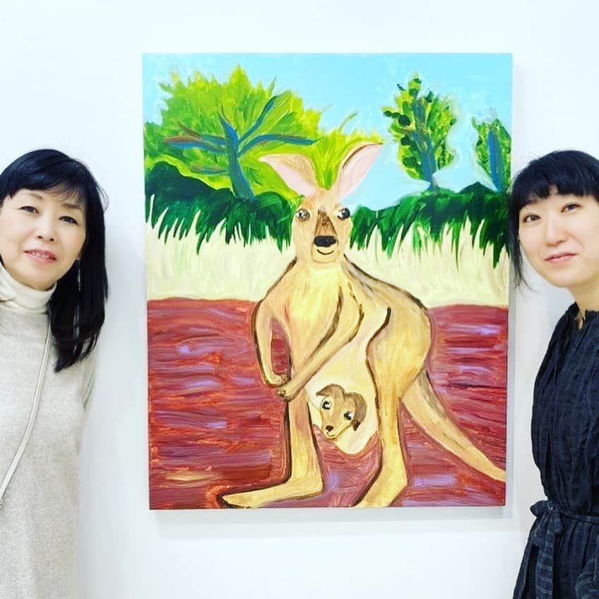 大宮エリーさんのインスタグラム写真 - (大宮エリーInstagram)「大自然の動物たち展 ハートのレオナ原画展  20時までやってます わたしは18時過ぎに1時間くらい顔だします〜  絵を見てもらうことは ひとつの曲を聴いてもらうような たいせつなことだったんだ と昨日友部さんのライブをみて 思った。 もっとていねいに せっかく描いたものだから みんなに観てねって 言わないとね 怠けてちゃダメだ  12時から20時 3月1日まで 森美術館のミュージアムショップ内のギャラリーにて 無料です🌞😊👌😻🤘 #一枚の絵 #ハートのレオナ #大自然の動物たち #森美術館 #ellieomiya」2月16日 13時56分 - ellie_omiya