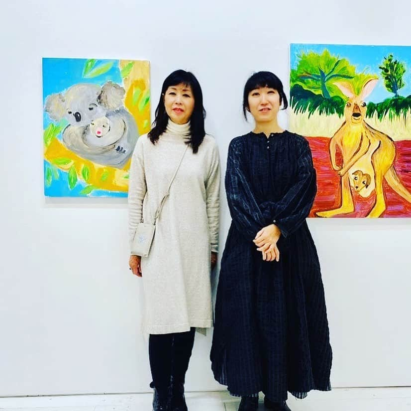 大宮エリーさんのインスタグラム写真 - (大宮エリーInstagram)「大自然の動物たち展 ハートのレオナ原画展  20時までやってます わたしは18時過ぎに1時間くらい顔だします〜  絵を見てもらうことは ひとつの曲を聴いてもらうような たいせつなことだったんだ と昨日友部さんのライブをみて 思った。 もっとていねいに せっかく描いたものだから みんなに観てねって 言わないとね 怠けてちゃダメだ  12時から20時 3月1日まで 森美術館のミュージアムショップ内のギャラリーにて 無料です🌞😊👌😻🤘 #一枚の絵 #ハートのレオナ #大自然の動物たち #森美術館 #ellieomiya」2月16日 13時56分 - ellie_omiya