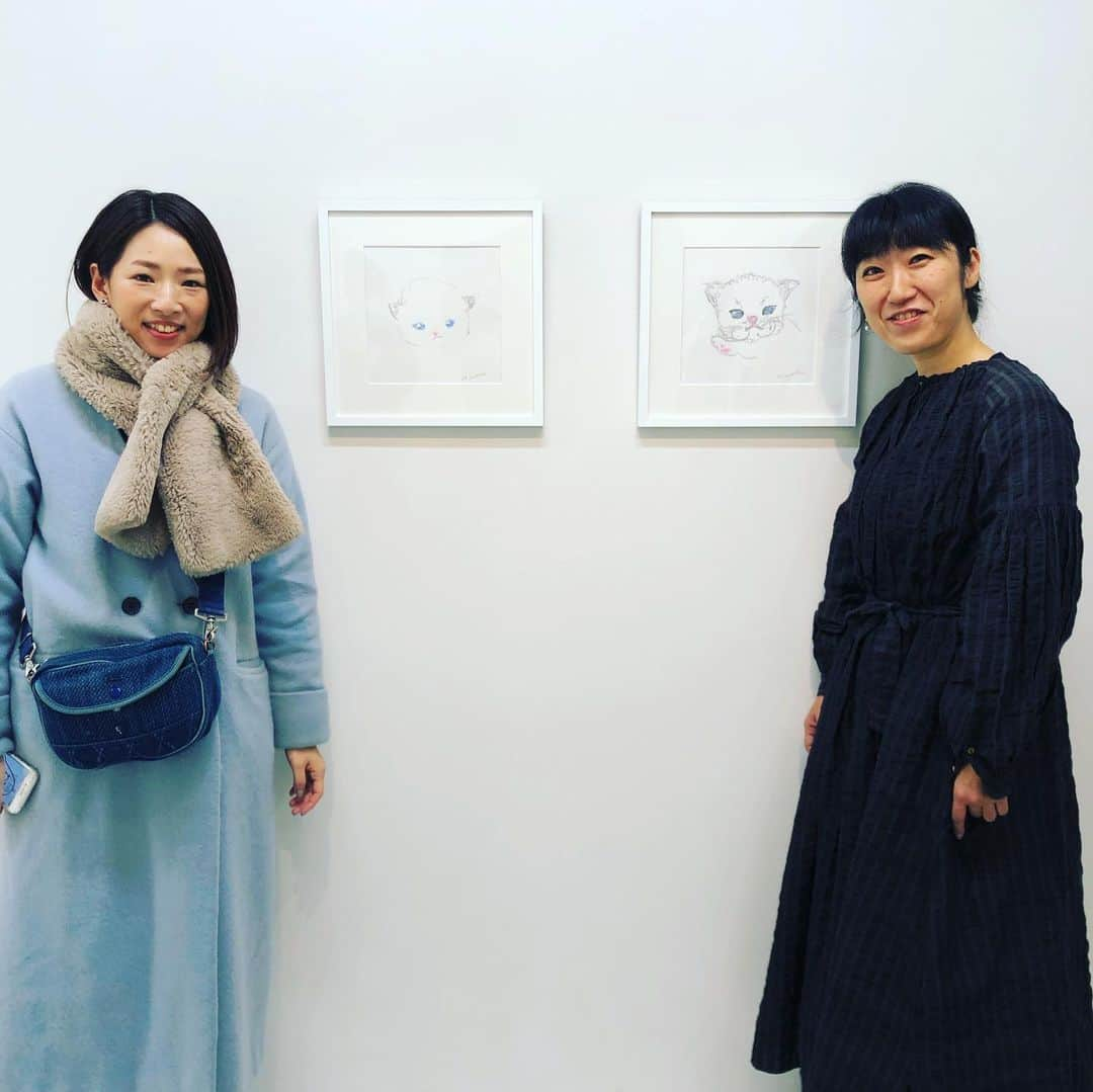 大宮エリーさんのインスタグラム写真 - (大宮エリーInstagram)「大自然の動物たち展 ハートのレオナ原画展  20時までやってます わたしは18時過ぎに1時間くらい顔だします〜  絵を見てもらうことは ひとつの曲を聴いてもらうような たいせつなことだったんだ と昨日友部さんのライブをみて 思った。 もっとていねいに せっかく描いたものだから みんなに観てねって 言わないとね 怠けてちゃダメだ  12時から20時 3月1日まで 森美術館のミュージアムショップ内のギャラリーにて 無料です🌞😊👌😻🤘 #一枚の絵 #ハートのレオナ #大自然の動物たち #森美術館 #ellieomiya」2月16日 13時56分 - ellie_omiya