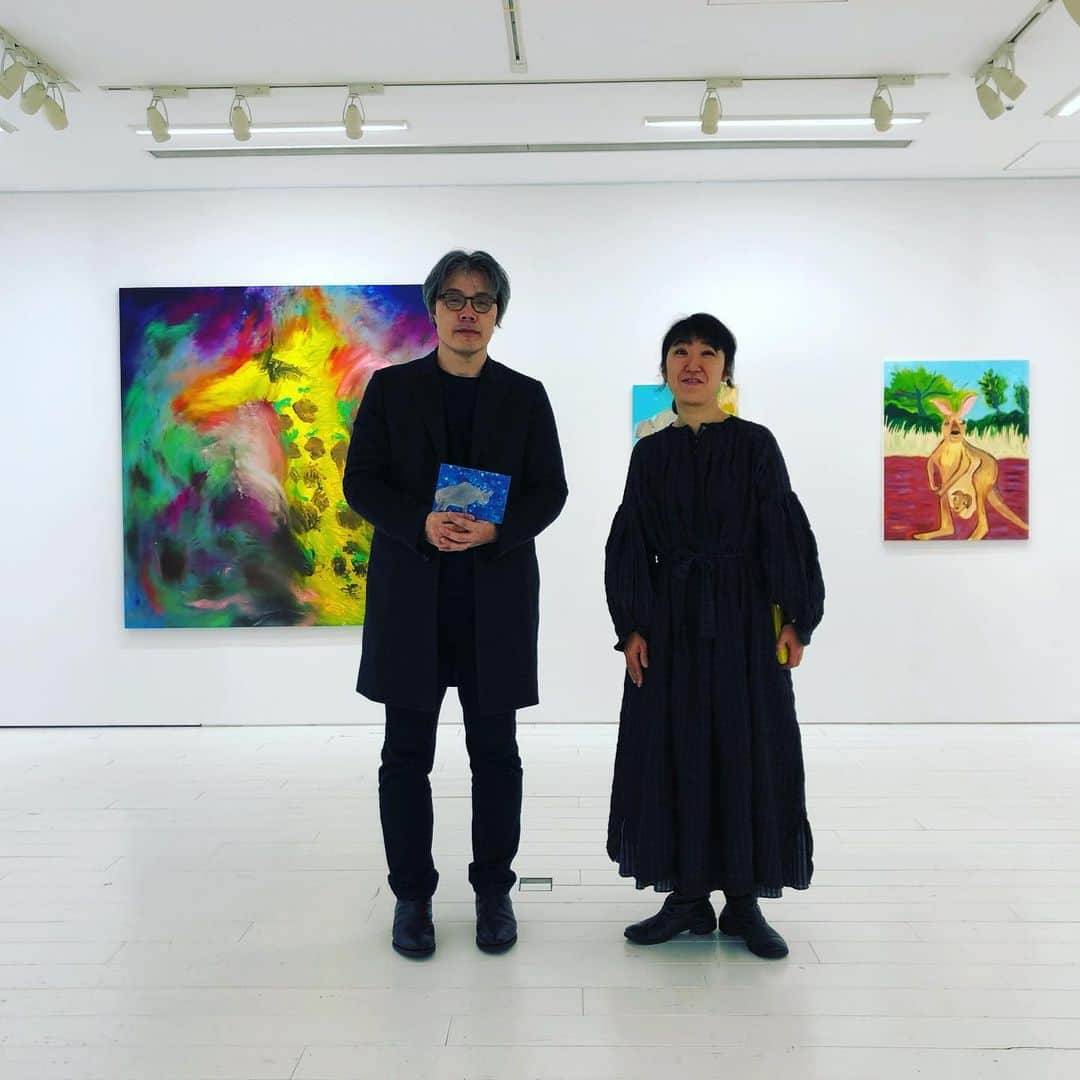 大宮エリーさんのインスタグラム写真 - (大宮エリーInstagram)「大自然の動物たち展 ハートのレオナ原画展  20時までやってます わたしは18時過ぎに1時間くらい顔だします〜  絵を見てもらうことは ひとつの曲を聴いてもらうような たいせつなことだったんだ と昨日友部さんのライブをみて 思った。 もっとていねいに せっかく描いたものだから みんなに観てねって 言わないとね 怠けてちゃダメだ  12時から20時 3月1日まで 森美術館のミュージアムショップ内のギャラリーにて 無料です🌞😊👌😻🤘 #一枚の絵 #ハートのレオナ #大自然の動物たち #森美術館 #ellieomiya」2月16日 13時56分 - ellie_omiya