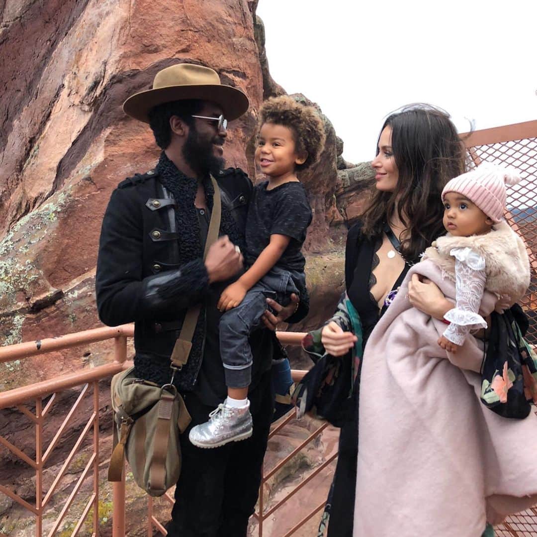 ニコール・トルンフィオのインスタグラム：「Happy birthday to the KING. the GOAT. the best DADDY and HUSBAND around. We are SO lucky you are the leader of our pack, you make our love light shine and our laughs last forever, we couldn’t be more proud to be your fam bam 💥 we love you so much! #theclarkjrs」