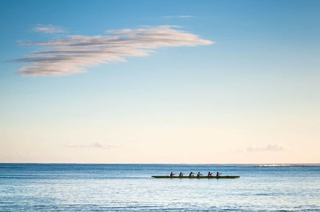 National Geographic Travelさんのインスタグラム写真 - (National Geographic TravelInstagram)「Photo by @michaelclarkphoto | A group of six Tahitian kayakers rows across the channel in Teahupo’o, Tahiti. Outrigger canoeing is known as "va'a" in Tahiti, and it is the national sport of Tahiti as well. Everywhere you go in the islands, you will see teams out training early in the mornings. #tahiti #teahupoo #frenchpolynesia #outrigger #canoe」2月16日 14時09分 - natgeotravel