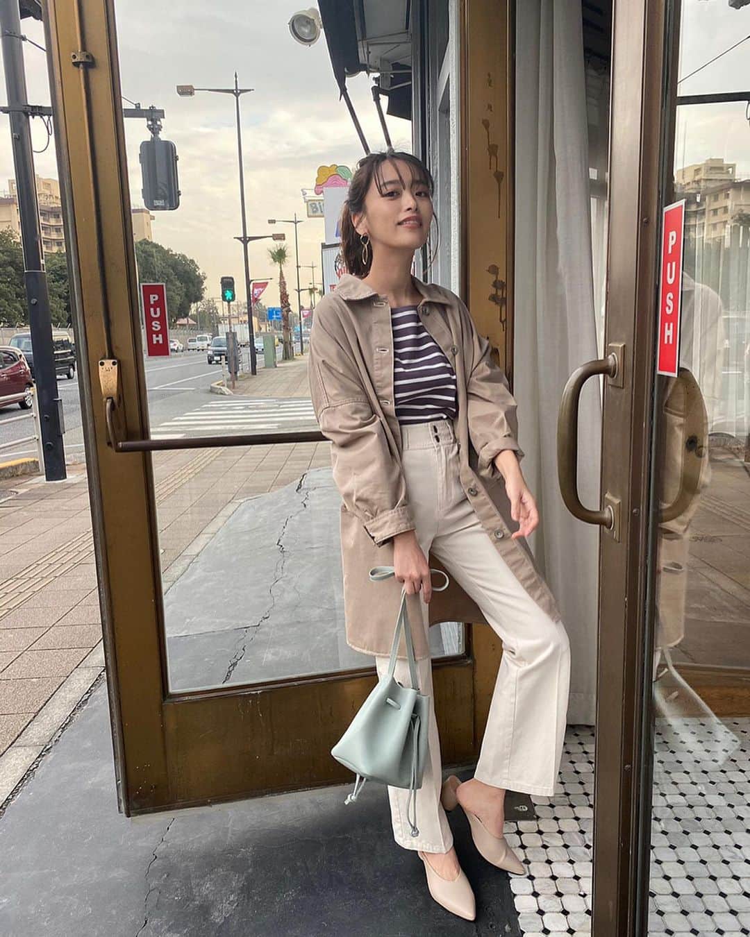 近藤千尋のインスタグラム：「先日産後初のGRLさんの撮影をさせて頂きました💕😘 相変わらず可愛くてプチプラなのに トレンド満載なお洋服ばっかりで お買取りさせて頂きました❤️ 是非チェックしてみてください☺️ #grl #GRL #グレイル @grl_official」