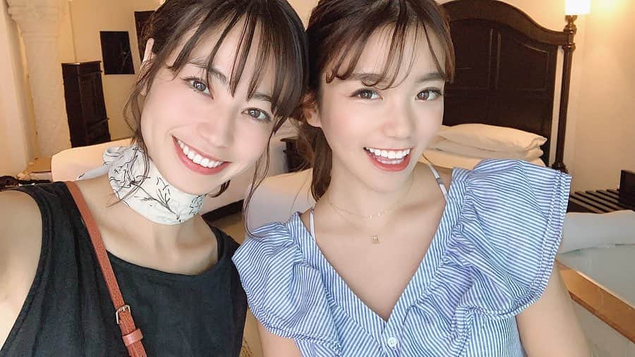伊藤沙織のインスタグラム：「今回は、apish時代の後輩 @n.y0128 と一緒にメキシコ旅行🇲🇽✈️でした😘 終始楽しくて、バテバテな時は二人一緒にダラダラして、沢山色んなことを話して、眉毛描いてもらったり髪の毛スタイリングしてもらって遊んで、、、💓そして最後の最後に起きた飛行機トラブルではかなり大変だったけど、良いお土産話になりました🗃ゆずのおかげでとっても楽しかった😂❣️10日間もありがとう🧡 . #cancuntrip」